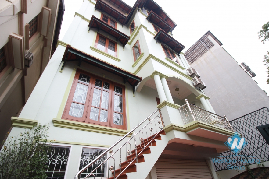 Very bright house with 4 bedrooms for lease in Tay Ho area